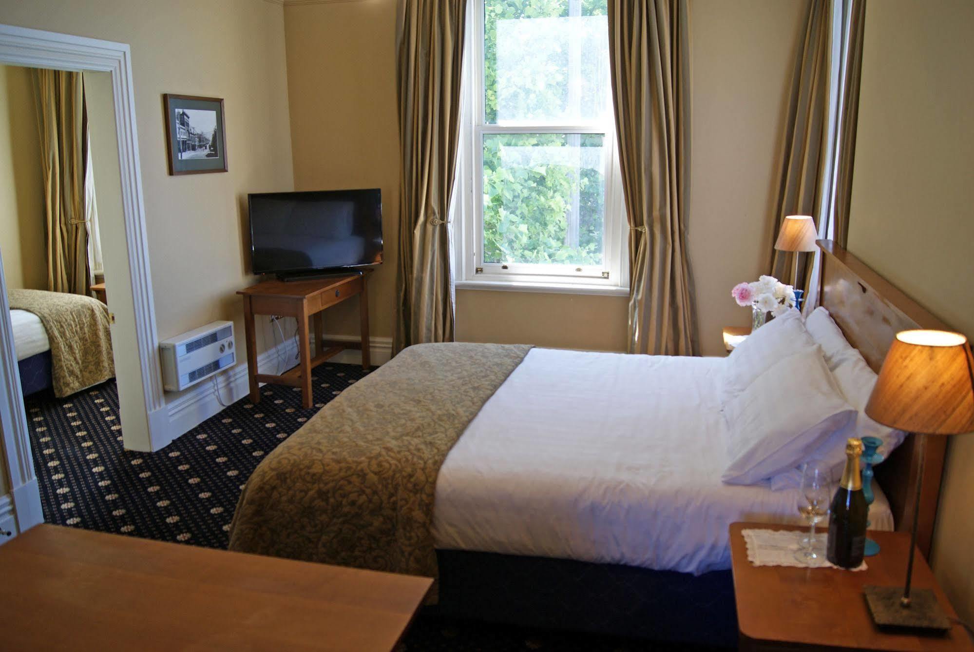 Highland House Boutique Hotel Dunedin Extérieur photo